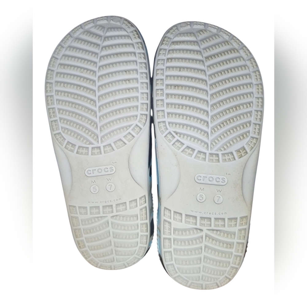 Crocs Classic Spray Camo Sandals, Womens 7 - Picture 8 of 8